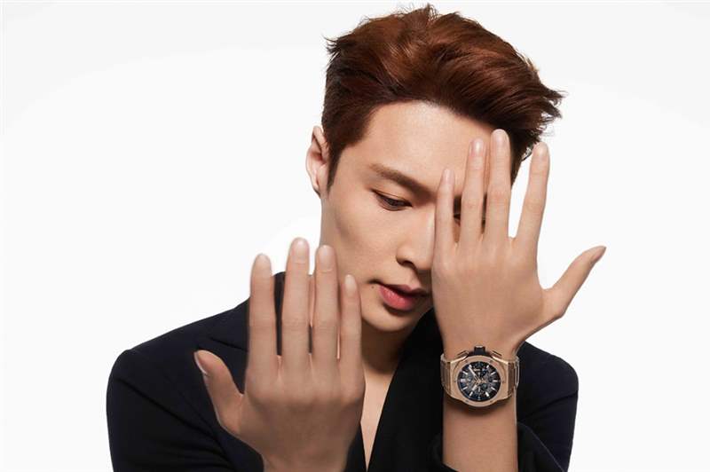 張藝興成為宇舶恒寶代言人親身演繹Big Bang Integral King Gold 42mm-復(fù)刻表