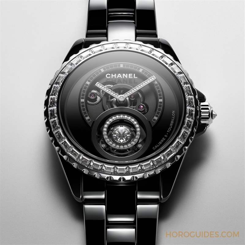 因為香奈兒CHANEL第五枚自制機芯Caliber 5,陀飛輪的運行開始發光|J12鉆石陀飛輪腕表-復刻表