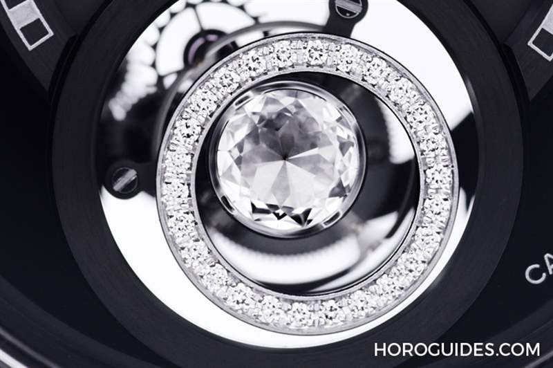 因為香奈兒CHANEL第五枚自制機芯Caliber 5,陀飛輪的運行開始發光|J12鉆石陀飛輪腕表-復刻表