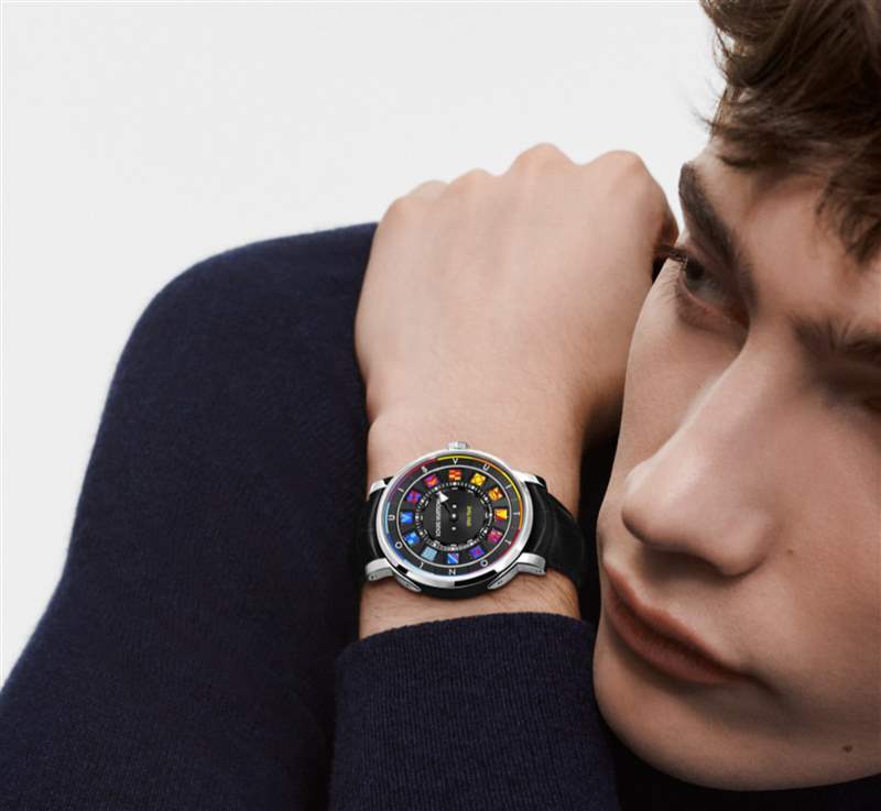 LV鋼殼手表二連發(fā)招牌翻轉(zhuǎn)數(shù)字方塊創(chuàng)新吸睛銀灰、彩色應(yīng)百客-復刻表