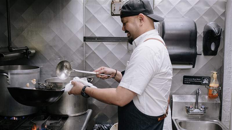 四+一“我需要一塊堅固的手表,在電視上看起來真的很好,并且可以在泡沫中幸存下來”-復刻表