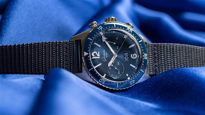 正在推出格拉蘇蒂原創(chuàng)發(fā)布首款潛水員計時碼表-復刻表