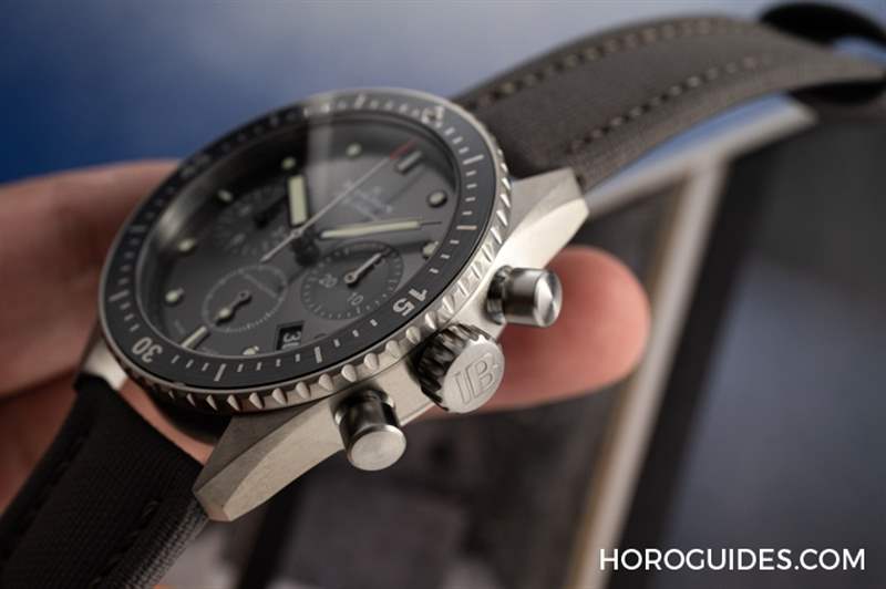 18K紅金藍(lán)面、23級(jí)鈦灰面，Blancpain五十噚深潛器飛返計(jì)時(shí)碼表兩款延伸新作-復(fù)刻表