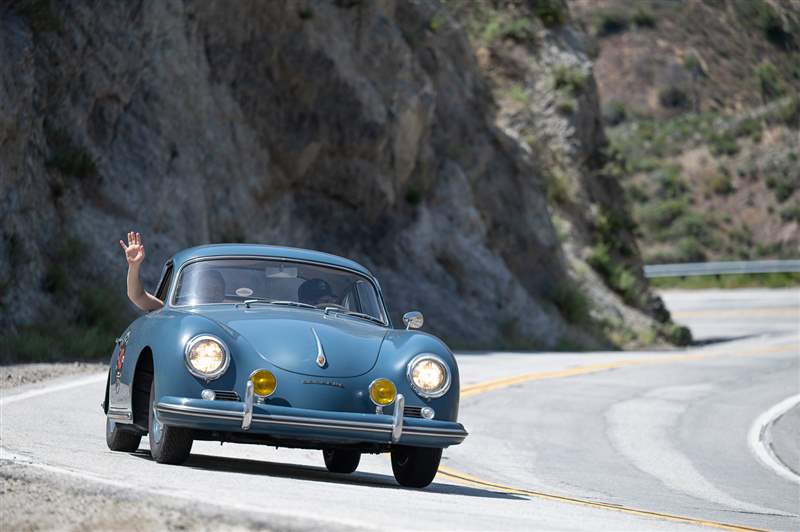 駕駛California Mille 復古跑車拉力賽的一天，佩戴蕭邦腕表-復刻表