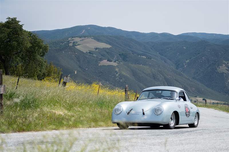 駕駛California Mille 復古跑車拉力賽的一天，佩戴蕭邦腕表-復刻表