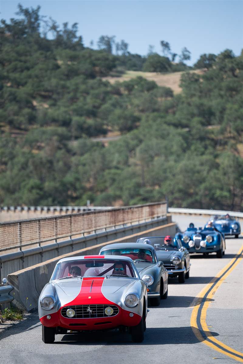 駕駛California Mille 復古跑車拉力賽的一天，佩戴蕭邦腕表-復刻表