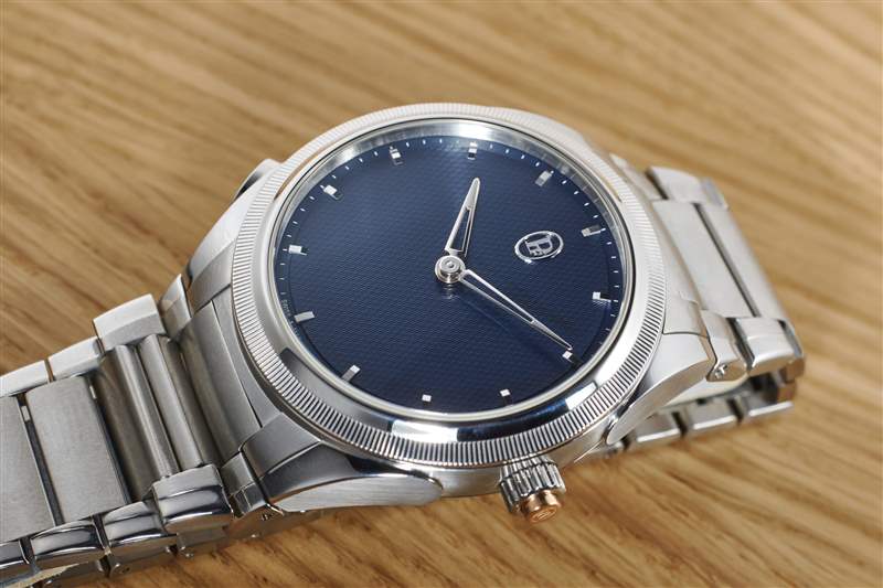 動手帕瑪強尼的新Tonda PF GMT Rattrapante是今年的輕描淡寫-復(fù)刻表