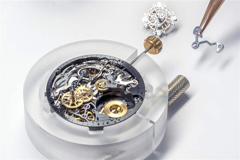 隆重推出江詩丹頓Les Cabinotiers三問報(bào)時(shí)陀飛輪追針單按鈕計(jì)時(shí)碼表堪稱杰作，擁有2022年最長的Watches & Wonders名稱-復(fù)刻表