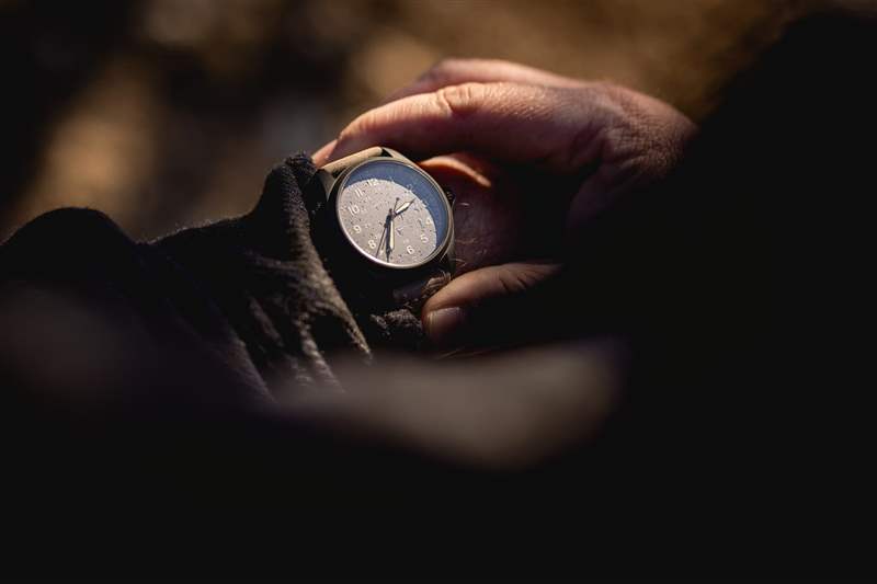 推出全新漢密爾頓卡其野戰(zhàn)系列鈦金屬自動(dòng)腕表，演繹經(jīng)典設(shè)計(jì)-復(fù)刻表