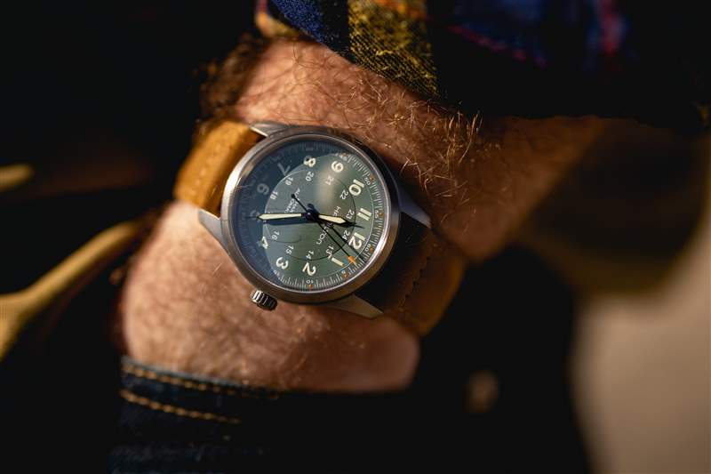 推出全新漢密爾頓卡其野戰(zhàn)系列鈦金屬自動(dòng)腕表，演繹經(jīng)典設(shè)計(jì)-復(fù)刻表
