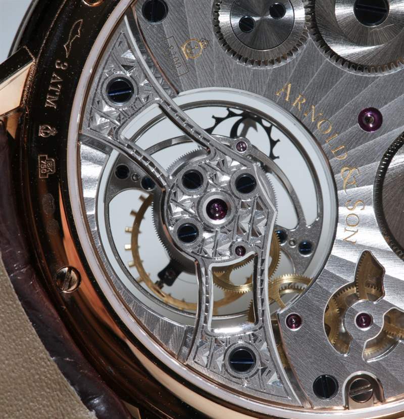 Arnold & Son UTTE“超薄陀飛輪”手表評論-復刻表