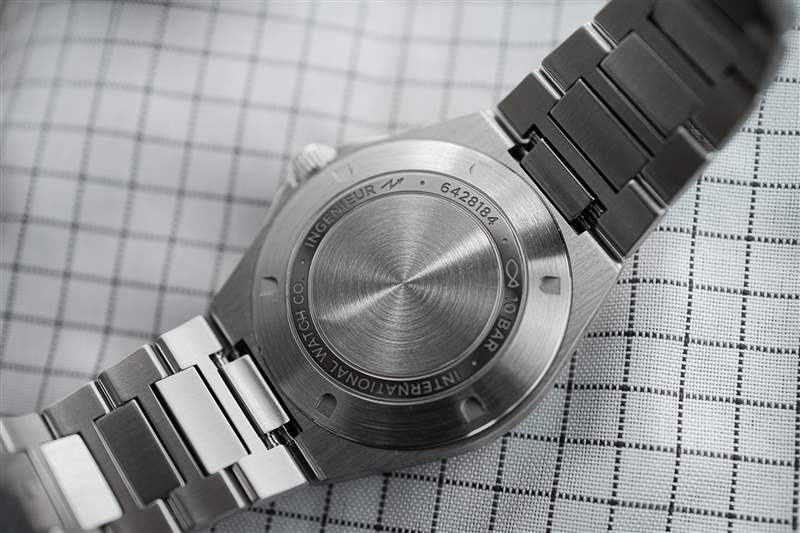 推出全新萬國工程師自動腕表40-復(fù)刻表