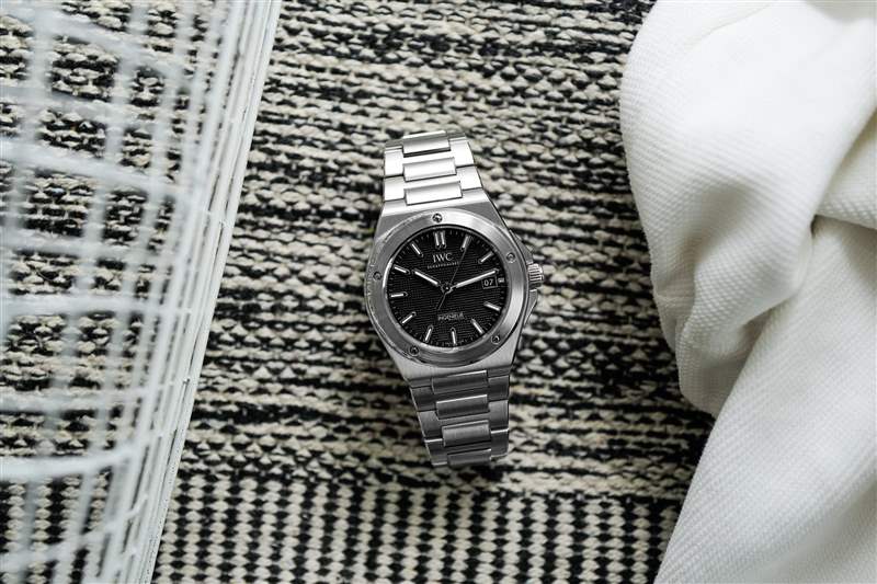 推出全新萬國工程師自動腕表40-復(fù)刻表