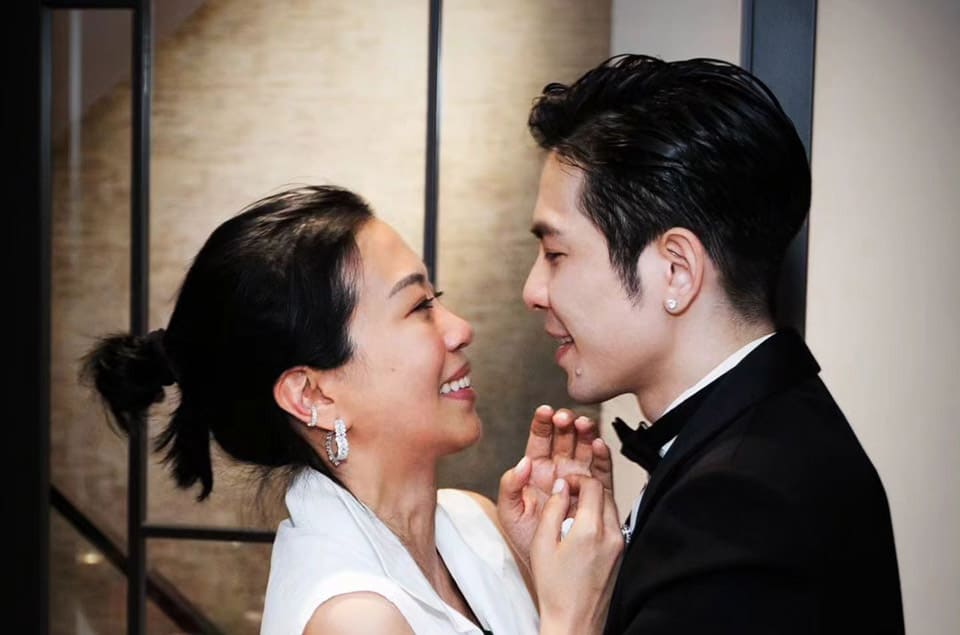 蕭敬騰向經(jīng)紀(jì)人Summer求婚成功PP夯表、破億鉆戒真情露出-復(fù)刻表