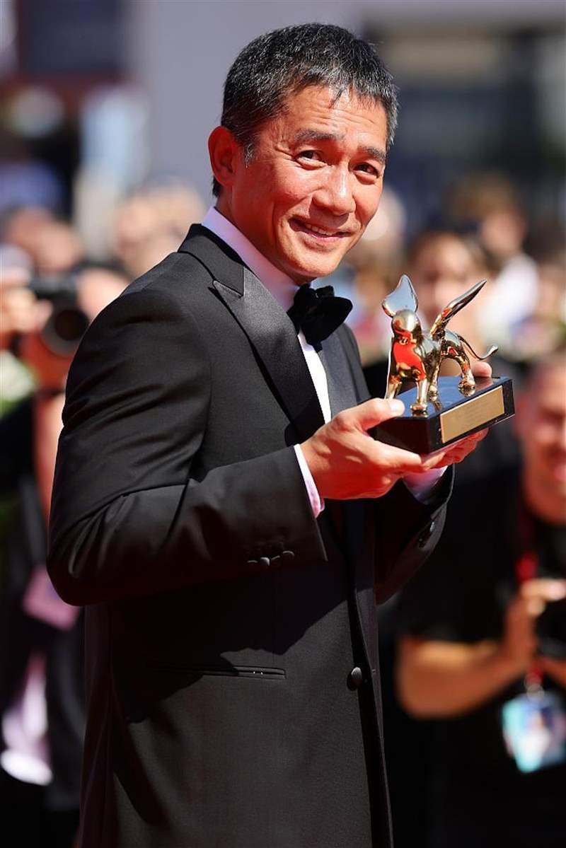 梁朝偉勇奪威尼斯終身成就獎成亞洲首例手上配飾反映個人特質-復刻表