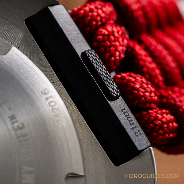 配備編織傘繩帶&nbsp;最潮限量款也是超級(jí)工具表-復(fù)刻表