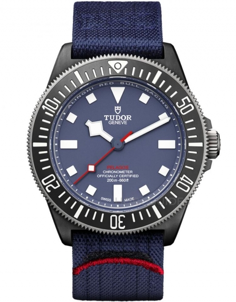 TUDOR Pelagos FXD腕表一次睇|鈦金屬與碳材質(zhì)的嶄新運(yùn)用-復(fù)刻表